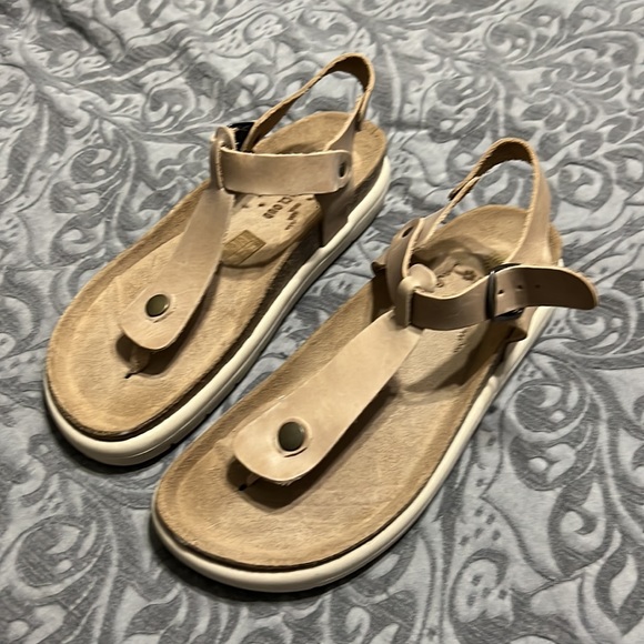 Size 39 Musse & Cloud Gizah Thong Sandal - Picture 2 of 5